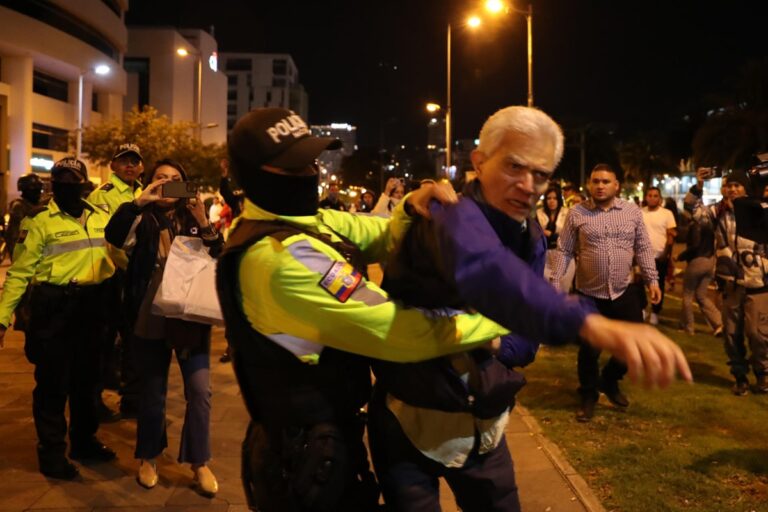 Ecuador entró por la fuerza a la embajada de México