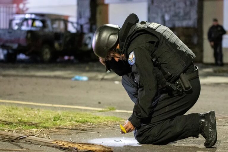 Asesinatos políticos vuelven a sacudir México y Ecuador