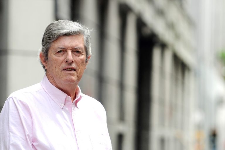 Juan Pablo Lohle: «Milei quiere transportar su discurso megalómano y mesiánico al mundo»