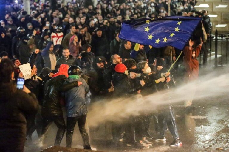 Georgia: decenas de detenidos en manifestaciones pro Europa