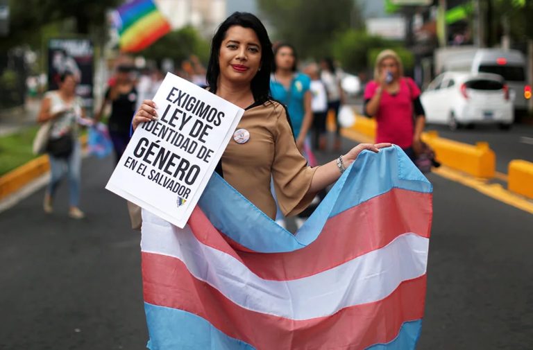 El Salvador: La comunidad trans denuncia hostilidad por parte del gobierno