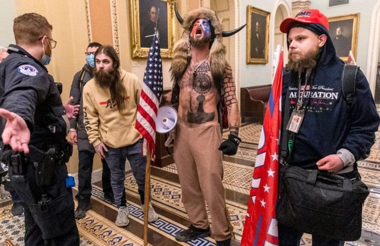Estados Unidos: Levantan imputación a asaltantes del Capitolio