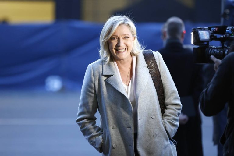 Francia: Marine Le Pen sugirió que trabajará con Macron