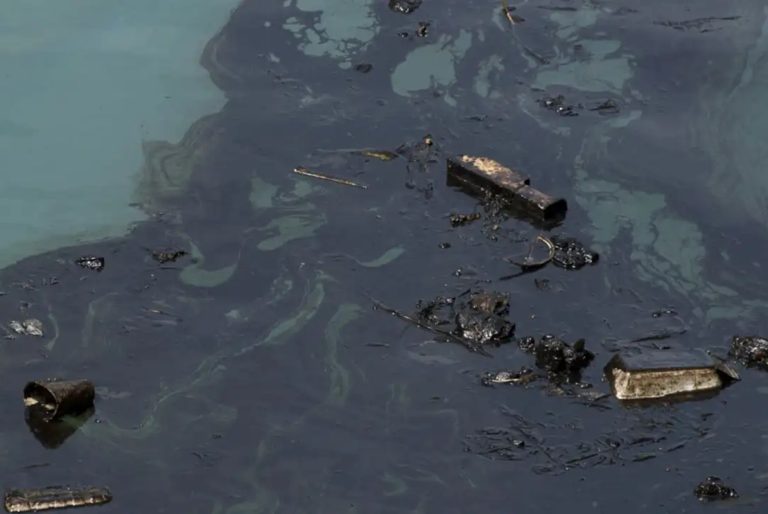 Grave derrame de petróleo en Ecuador