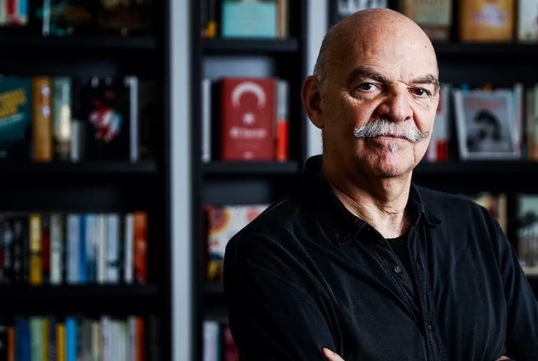 Martín Caparrós: «Lo que pone en riesgo a la democracia, es la democracia»