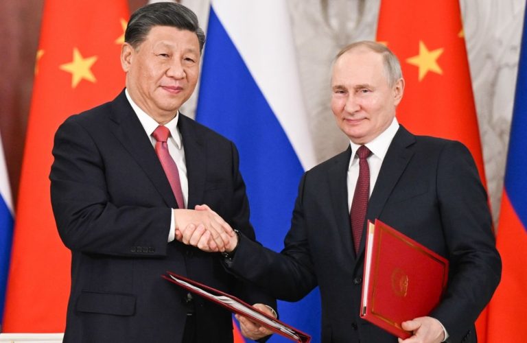 China niega que le da armas a Rusia