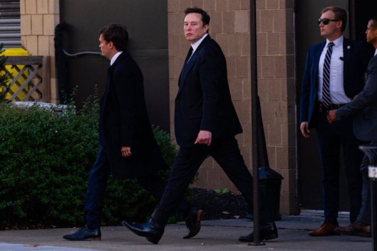 Elon Musk se reunió con el embajador de Irán
