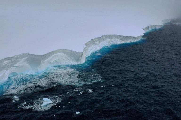 Preocupa el desprendimiento de un iceberg antártico