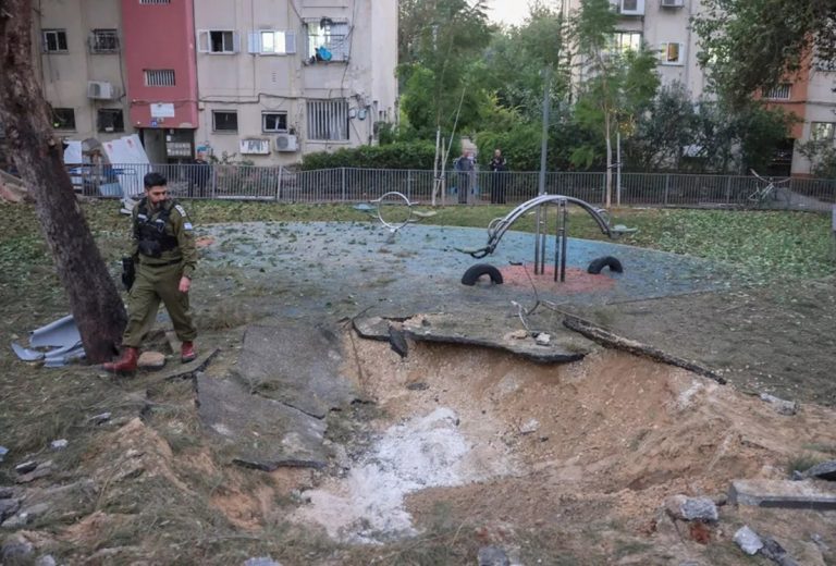 Un misil lanzado desde Yemen impactó en Tel Aviv