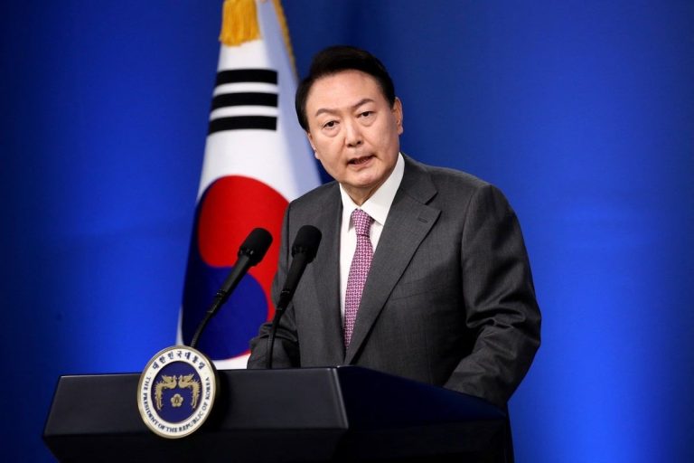 Piden la renuncia del presidente de Corea del Sur tras querer imponer ley marcial