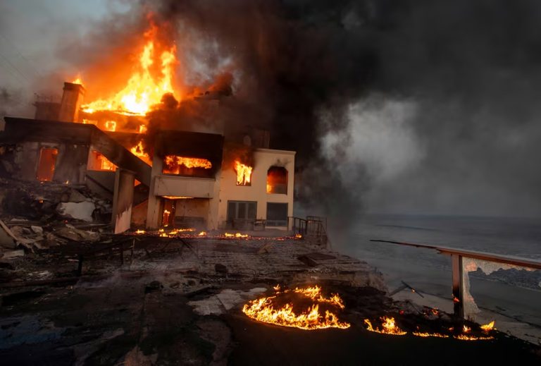 Aumentan las muertes por los incendios en California