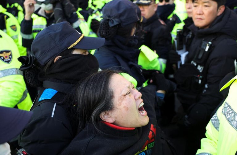 Corea del Sur: Disturbios en el intento de detención del presidente destituido
