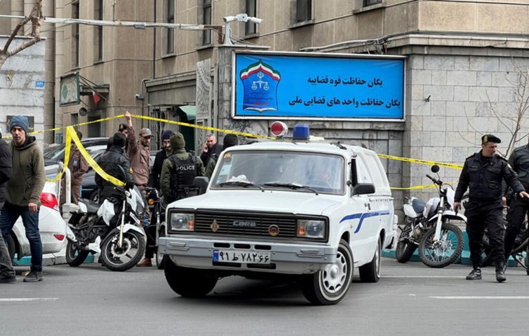 Irán: Dos jueces fueron asesinados frente a la Corte Suprema