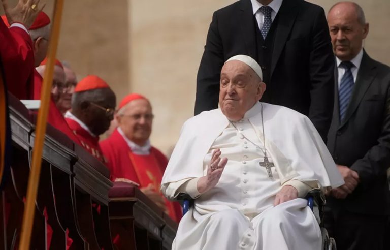 El Papa volvió a San Pedro: «No hay paz posible sin un verdadero desarme»