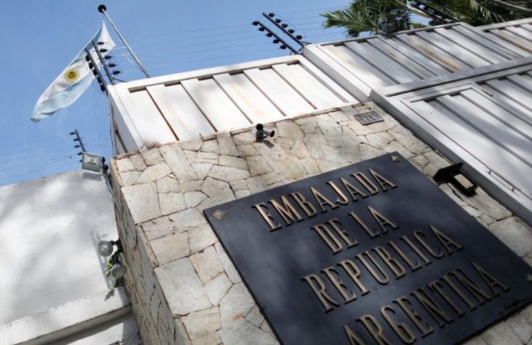 Liberan a opositores en la embajada argentina en Caracas