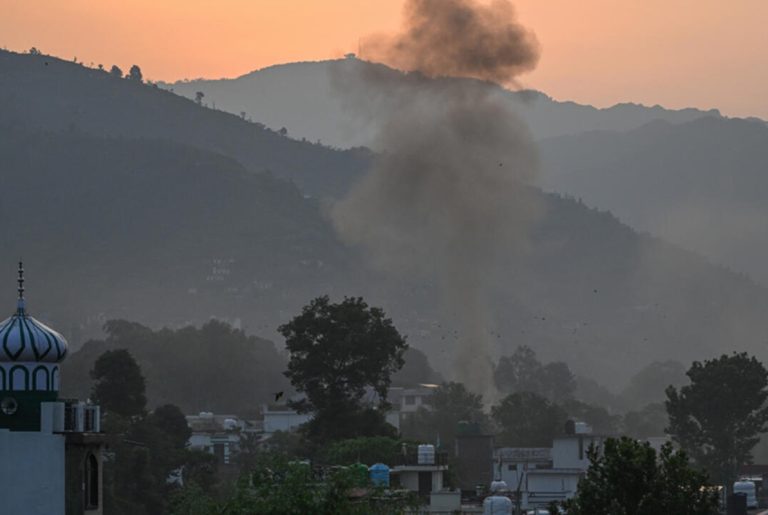 India atacó con misiles tres bases aéreas en Pakistán