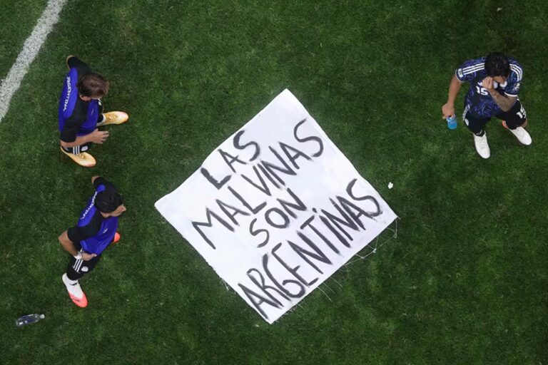 La mala semana de Inglaterra, en fútbol y en política